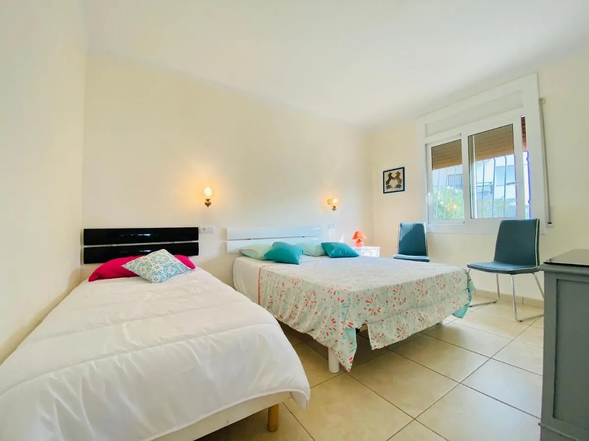 Central Bajo 4 - Apartamento Con Espaciosa Terraza - Vistas Al Mar - Parking Roses 0*,  Spain